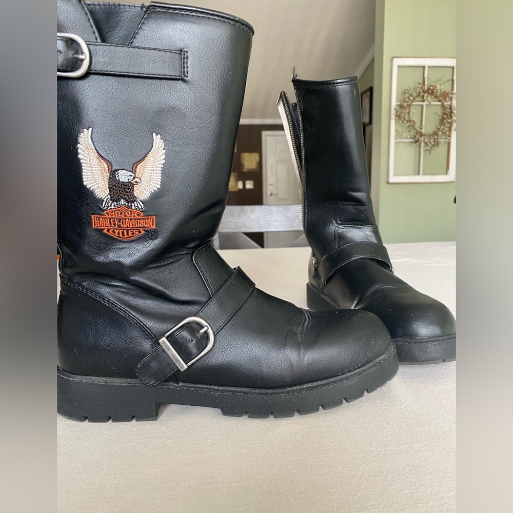 Harley Davidson women’s boots. near new condition. Size 7M.